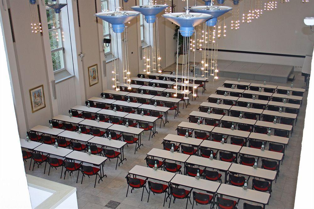Kardinal Schulte Haus Hotel Bergisch Gladbach Bagian luar foto