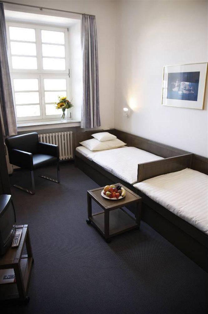 Kardinal Schulte Haus Hotel Bergisch Gladbach Bagian luar foto