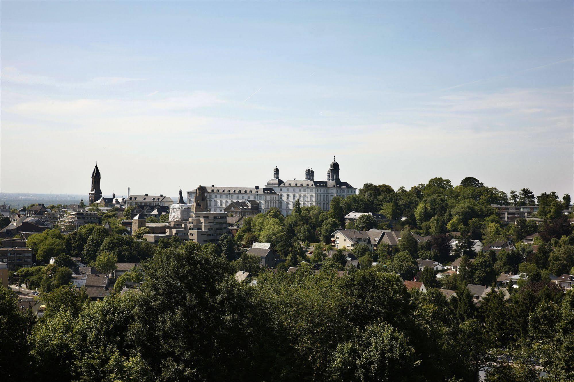 Kardinal Schulte Haus Hotel Bergisch Gladbach Bagian luar foto