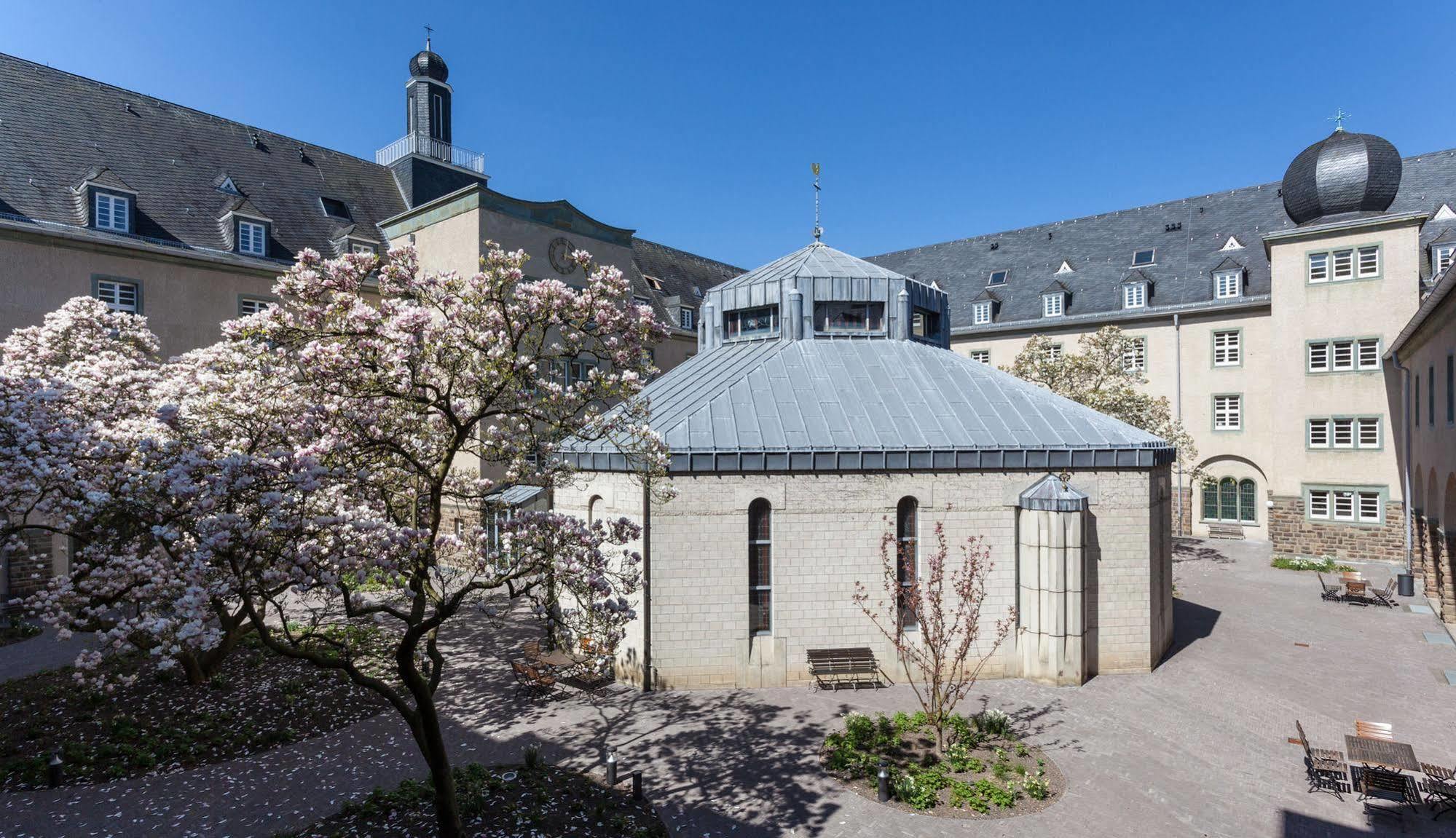Kardinal Schulte Haus Hotel Bergisch Gladbach Bagian luar foto