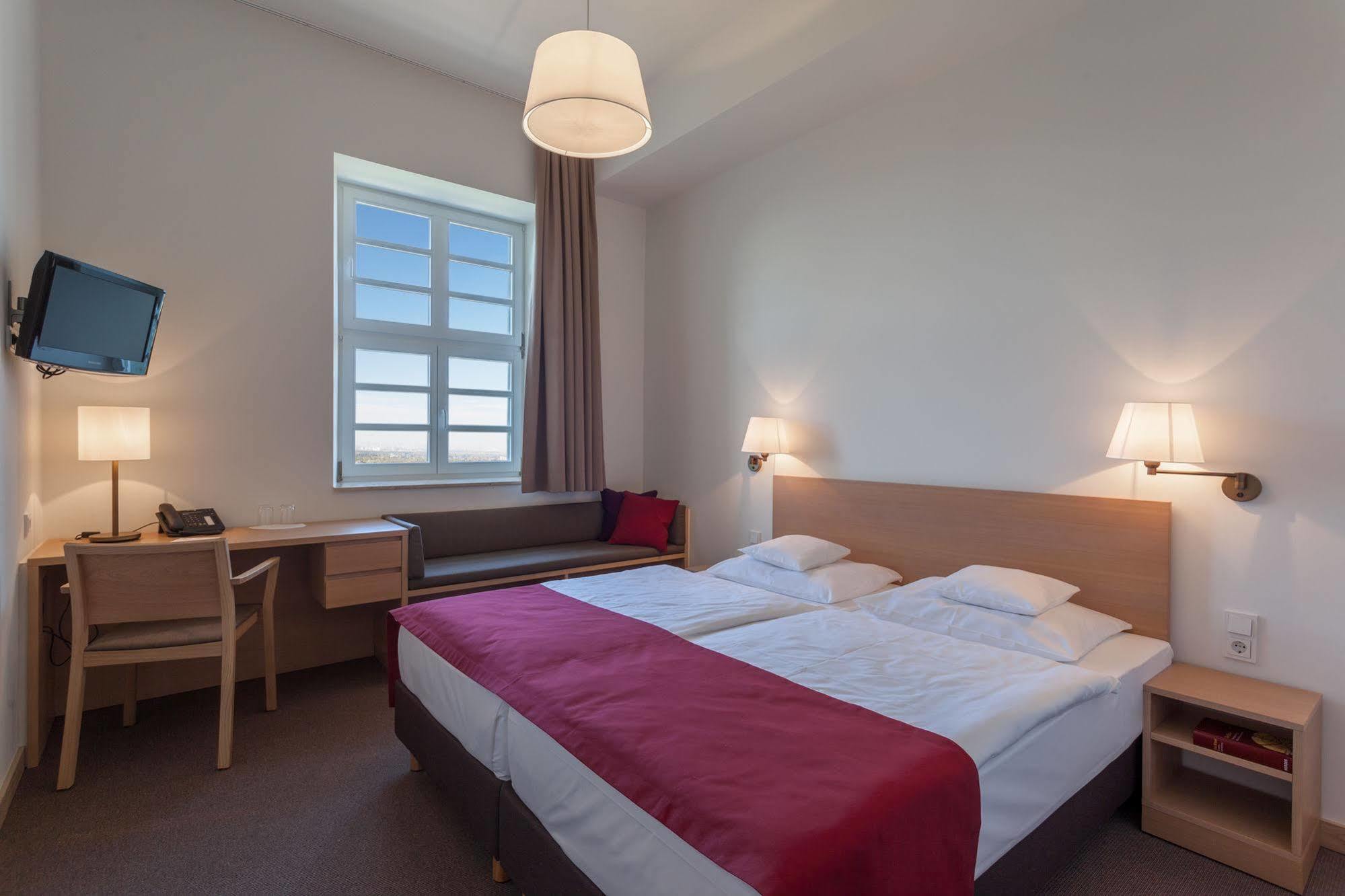 Kardinal Schulte Haus Hotel Bergisch Gladbach Bagian luar foto
