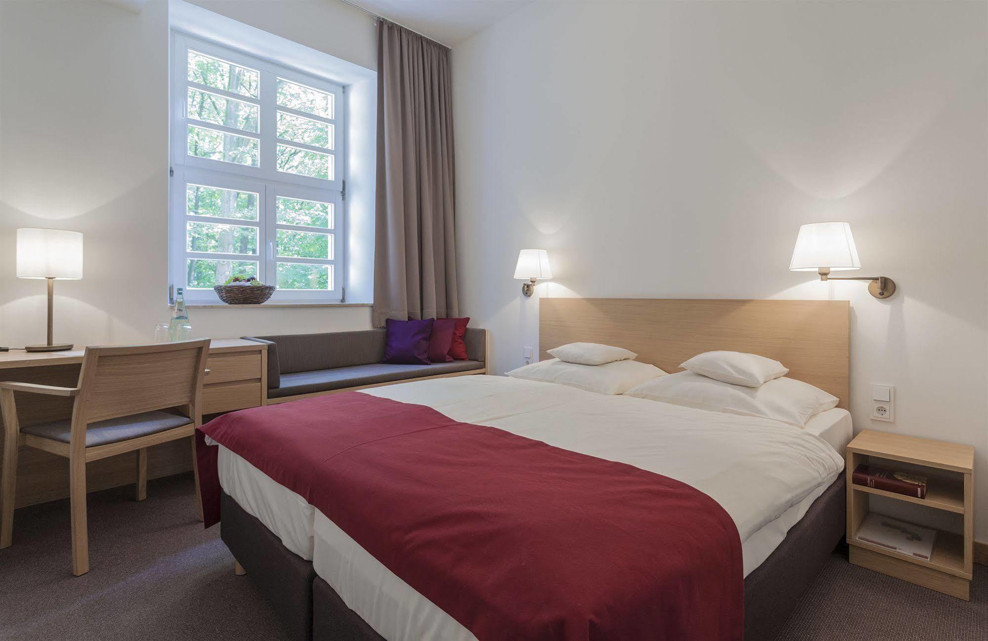 Kardinal Schulte Haus Hotel Bergisch Gladbach Bagian luar foto