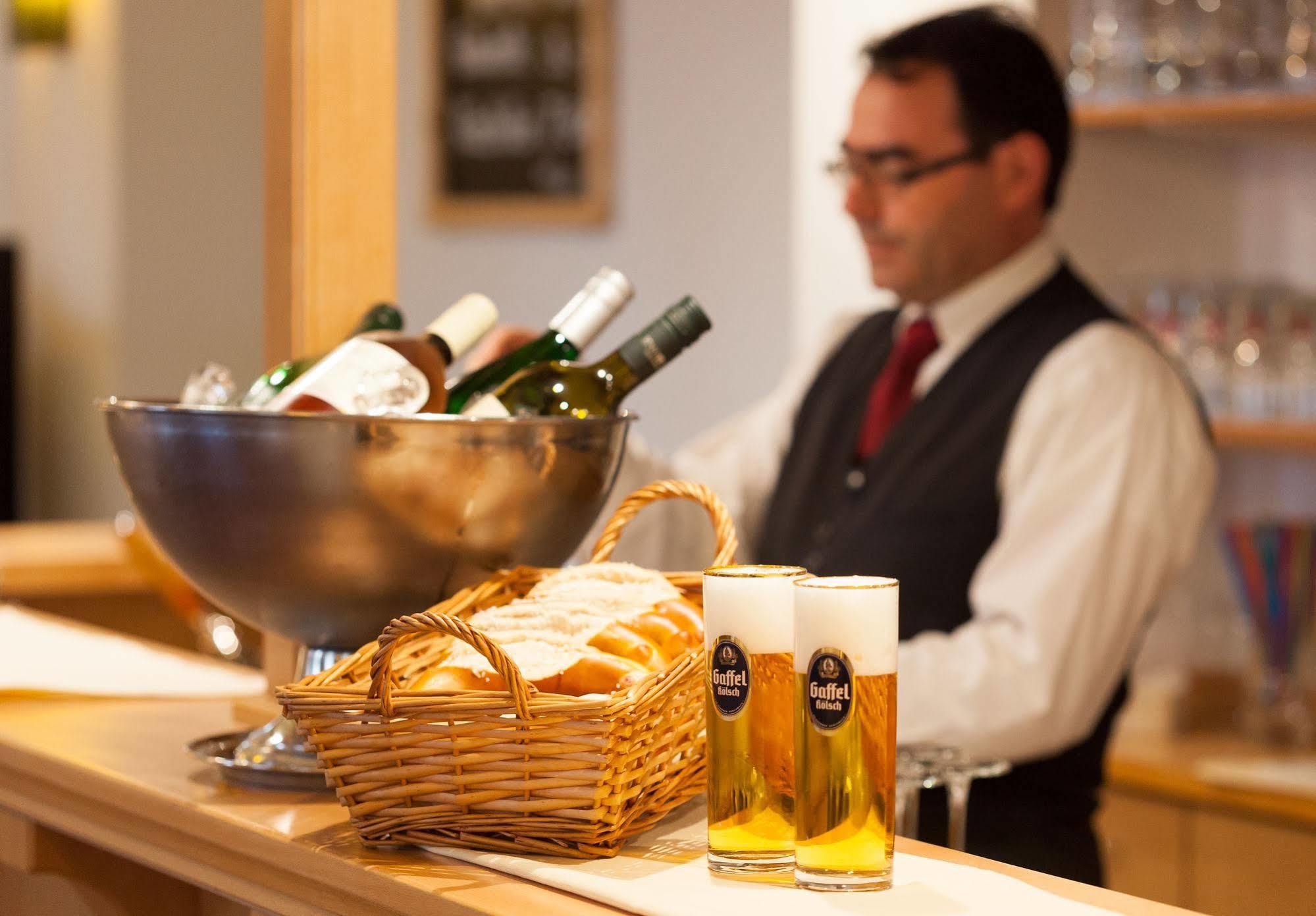 Kardinal Schulte Haus Hotel Bergisch Gladbach Bagian luar foto