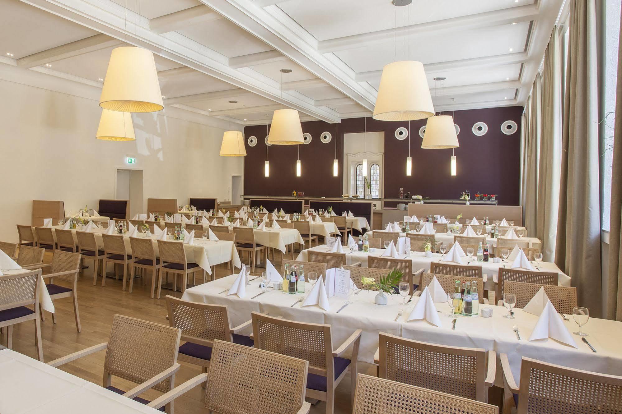 Kardinal Schulte Haus Hotel Bergisch Gladbach Bagian luar foto