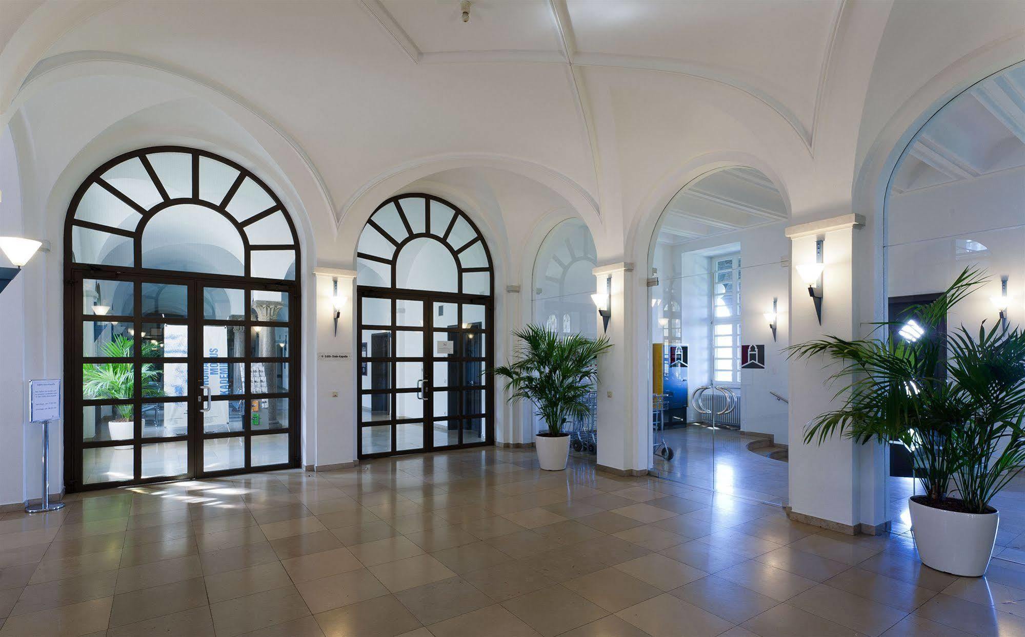 Kardinal Schulte Haus Hotel Bergisch Gladbach Bagian luar foto