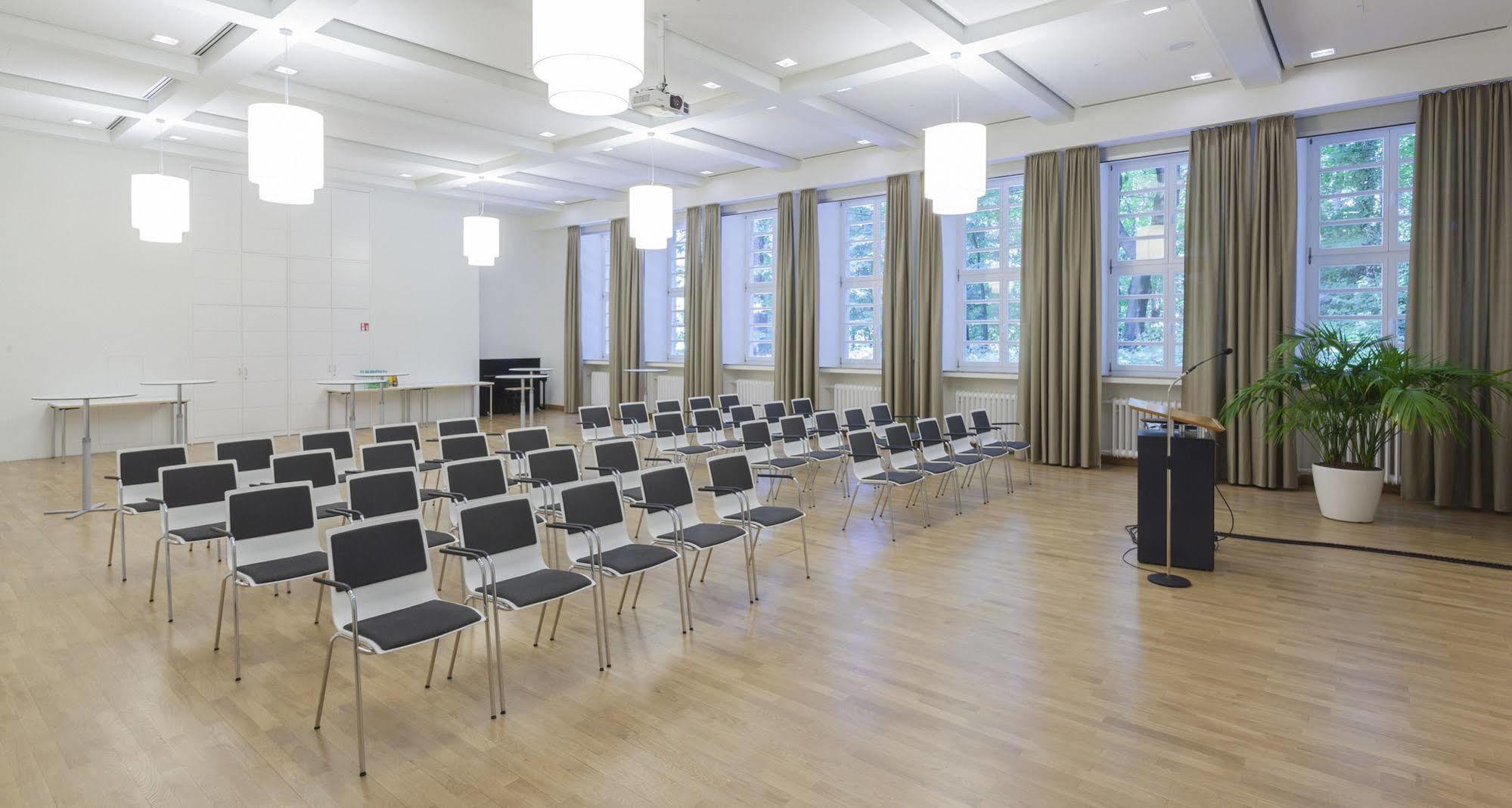 Kardinal Schulte Haus Hotel Bergisch Gladbach Bagian luar foto