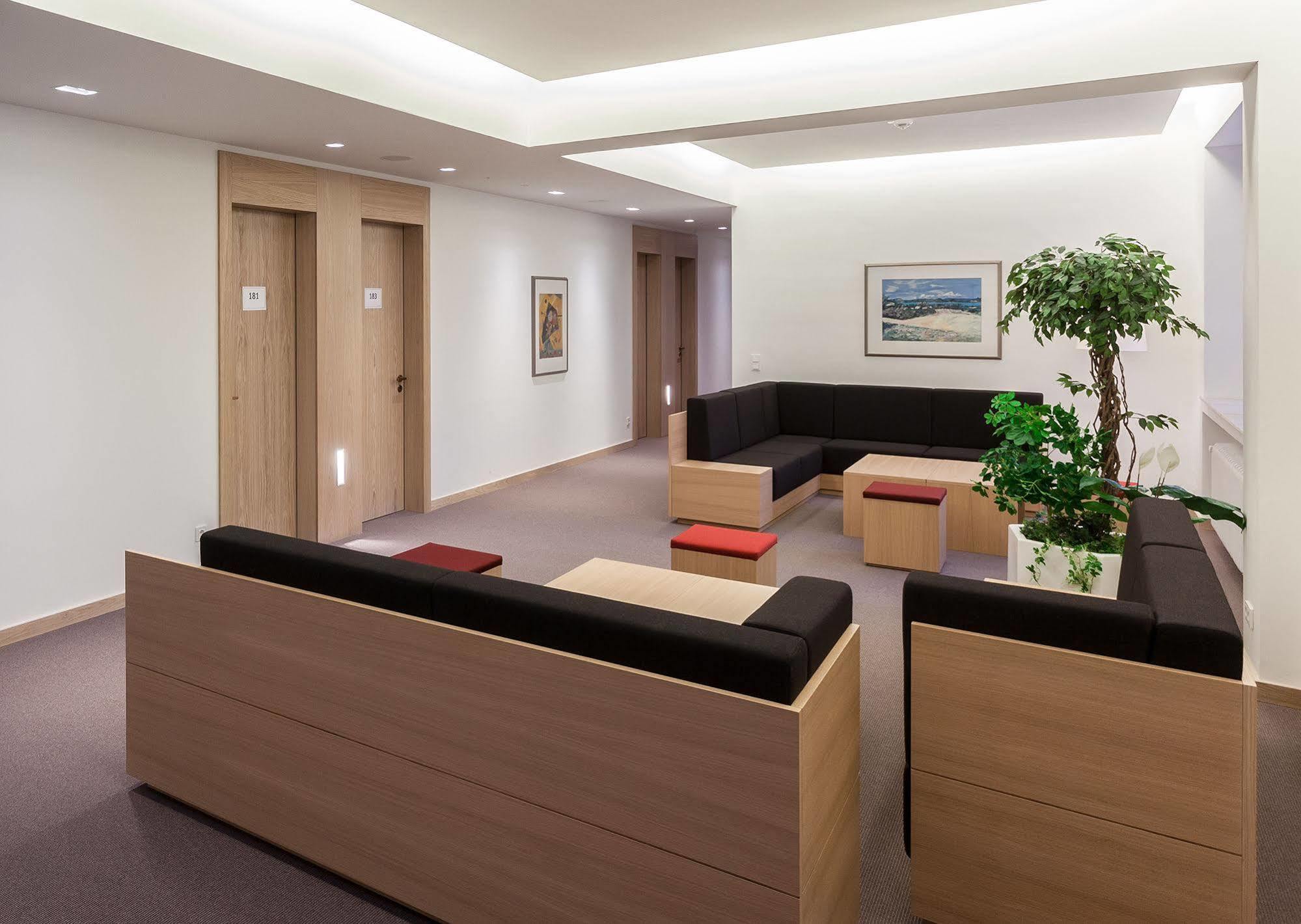 Kardinal Schulte Haus Hotel Bergisch Gladbach Bagian luar foto